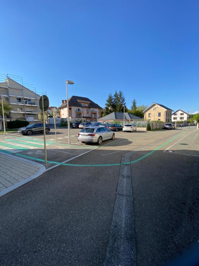 Grand F2 Au Calme Centre De Village Dampierre-les-Bois Buitenkant foto